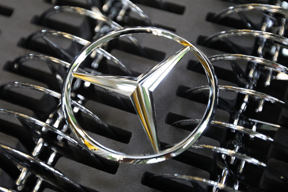 <b>Mercedes Benz</b><br><br>Y ese "alguien" es Mercedes Benz. La compañía ocupó la sexta posición en 2011, pero este año tiene la excelencia en reputación corporativa en nuestro país.