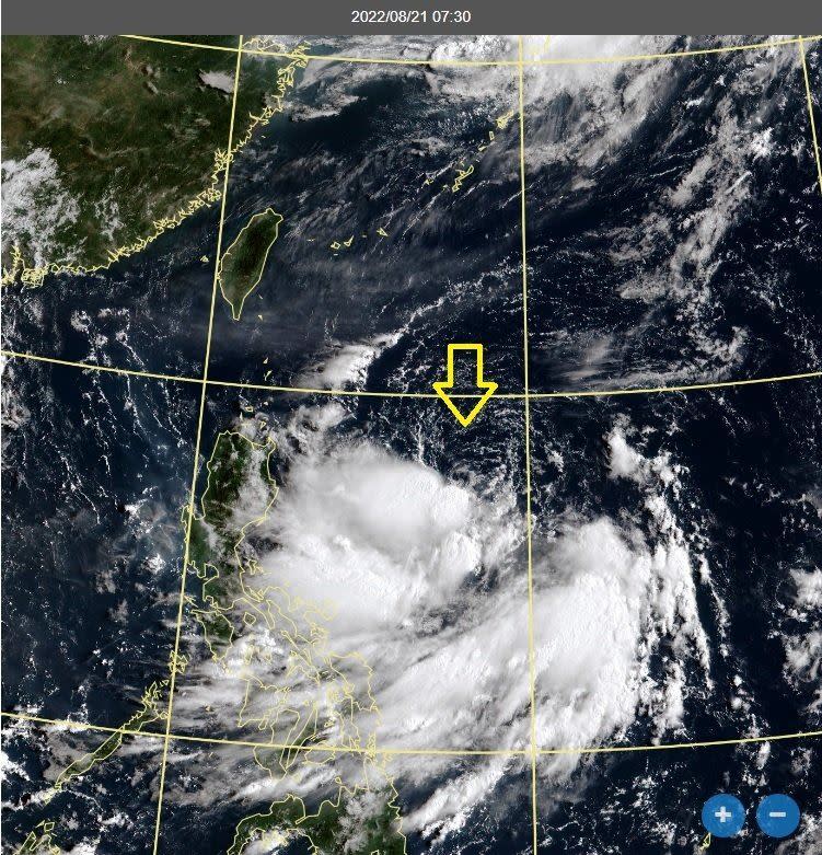 菲律賓東方海面上的熱帶性低氣壓，氣象局表示最快36小時內將生成第9號颱風「馬鞍」。（圖／翻攝自鄭明典臉書）