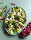 <p>Une salade prête en 10mn chrono. </p><p>Découvrir la recette de la <a href="https://www.elle.fr/Elle-a-Table/Recettes-de-cuisine/Salade-de-raisin-chevre-endives-3967127" rel="nofollow noopener" target="_blank" data-ylk="slk:salade de raisin, chèvre, endives;elm:context_link;itc:0;sec:content-canvas" class="link ">salade de raisin, chèvre, endives</a>.</p><br>