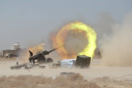 An Iraqi Shi'ite fighter fires artillery during clashes with Islamic State militants near Falluja, Iraq, May 29, 2016.     REUTERS/Staff/File Photo