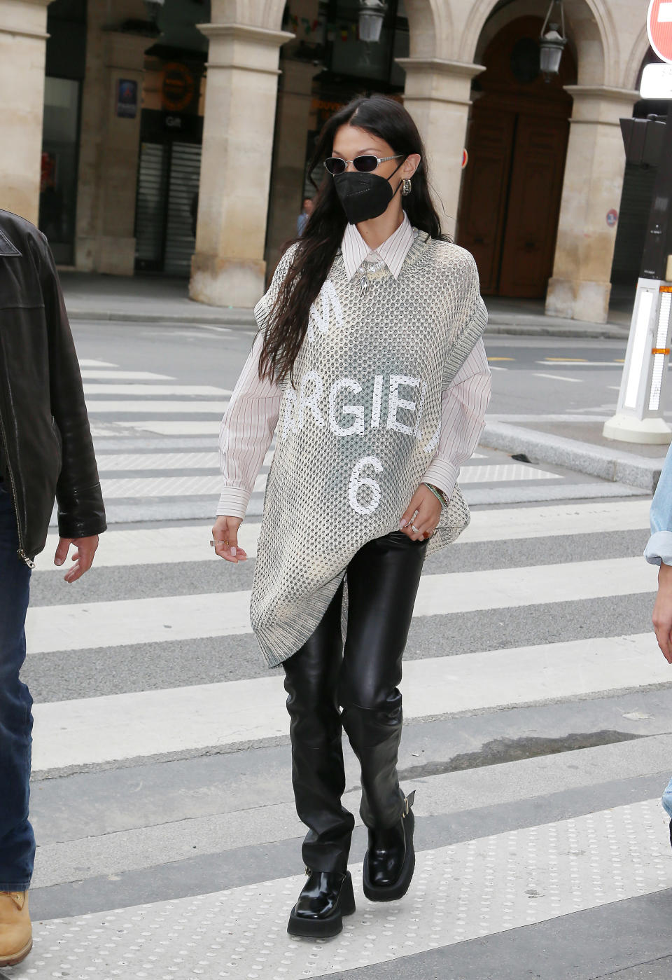 Bella Hadid walks to the Loulou restaurant in Paris. - Credit: KCS Presse / MEGA