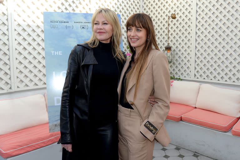 “Me avergüenza”: la confesión de Dakota Johnson sobre un hábito de su madre, Melanie Griffith, que la saca de quicio