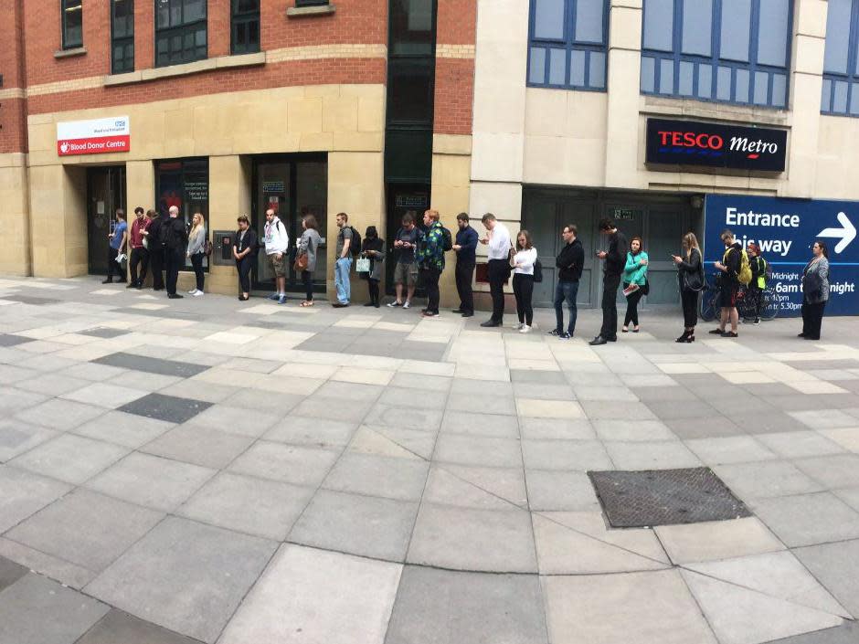 People queue to give blood at a donation centre in Manchester (Twitter / @movingnorthuk)