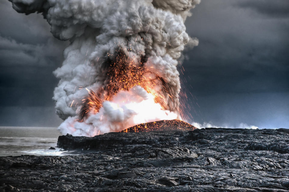 Die Eruption eines Unterwasser-Vulkans hat einen Tsunami ausgelöst (Symbolbild: Getty Images)