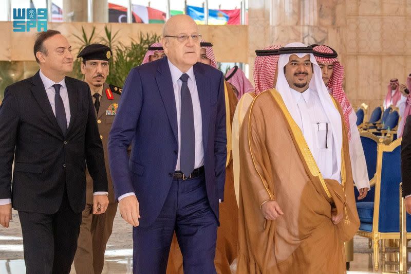 El primer ministro interino del Líbano, Najib Mikati, llega para asistir a la cumbre de la Organización de Cooperación Islámica (OCI) en Riad, Arabia Saudita