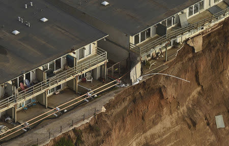 FILE PHOTO: Uninhabitable apartments, in danger of collapsing into the Pacific Ocean, line Esplanade Ave. in Pacifica, California January 26, 2016. REUTERS/Noah Berger/File Photo