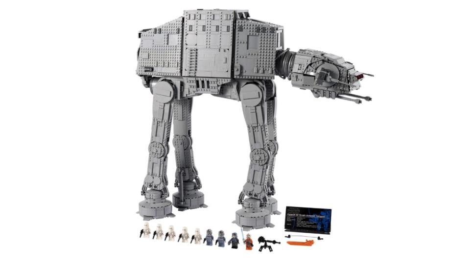 LEGO Star Wars AT-AT set and minifigures