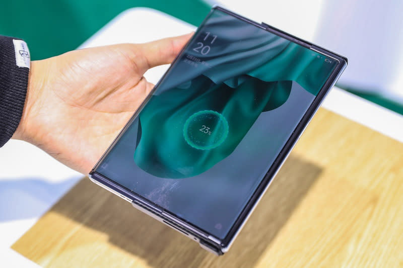 Oppo Wireless Air Charging demo at MWC Shanghai 2021.