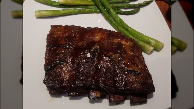Sizzler ribs and asparagus on a plate