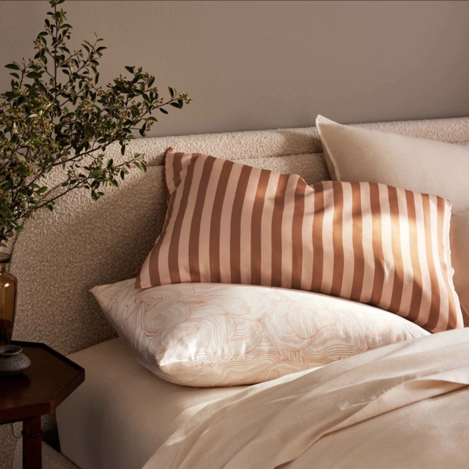 <p><a href="https://go.redirectingat.com?id=74968X1596630&url=https%3A%2F%2Fwww.brooklinen.com%2Fproducts%2Fmulberry-silk-pillowcase&sref=https%3A%2F%2Fwww.elledecor.com%2Fshopping%2Fg45838884%2Fbest-black-friday-home-deals-under-100-2023%2F" rel="nofollow noopener" target="_blank" data-ylk="slk:Shop Now;elm:context_link;itc:0;sec:content-canvas" class="link ">Shop Now</a></p><p>Mulberry Silk Pillowcase</p><p>brooklinen.com</p><p>$59.00</p>