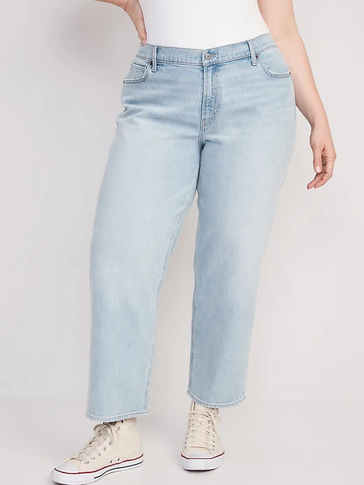 Mid-Rise Boyfriend Loose Jeans. Image via Old Navy.