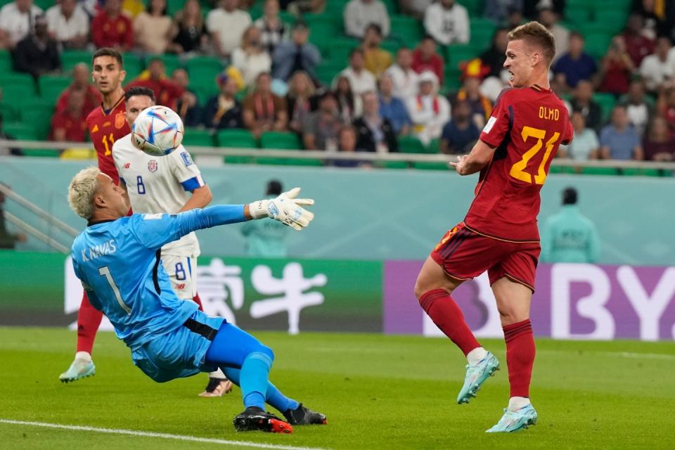 Spain's Dani Olmo, right, scores the opening goal of his team during the World Cup group E football match between Spain and Costa Rica, at the Al Thumama Stadium in Doha, Qatar, Wednesday, Nov. 23, 2022. (AP Photo/Alessandra Tarantino)