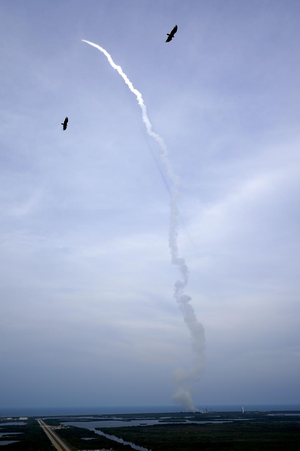 A United Launch Alliance Atlas V rocket carrying the Boeing Starliner crew capsule lifts off to the International Space Station from Space Launch Complex 41 at Cape Canaveral Space Force station in Cape Canaveral, Fla., Thursday, May 19, 2022.