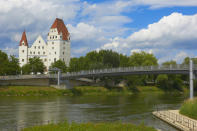 <p>Auf Platz 3 der teuersten Universitätsstädte landet Ingolstadt mit 450 Euro Kaltmiete für Wohnungen bis zu 40 Quadratmeter. Die großen Zuwächse bei den Studenten sorgen für einen Mangel an Wohnraum und treiben die Mieten in die Höhe. (Foto: Ingolstadt) </p>