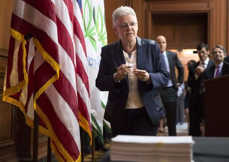 Environmental Protection Agency (EPA) Administrator Gina McCarthy arrives to sign a proposal under the Clean Air Act to cut carbon pollution from existing power plants during a news conference in Washington June 2, 2014. REUTERS/Joshua Roberts