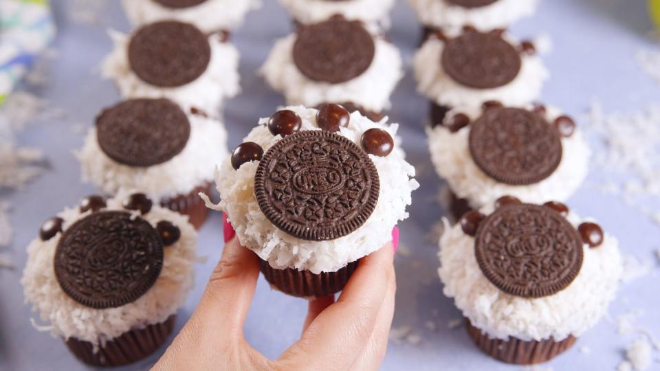 Polar Bear Paw Cupcakes