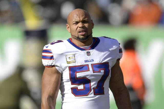 Lorenzo Alexander visits Bills training camp