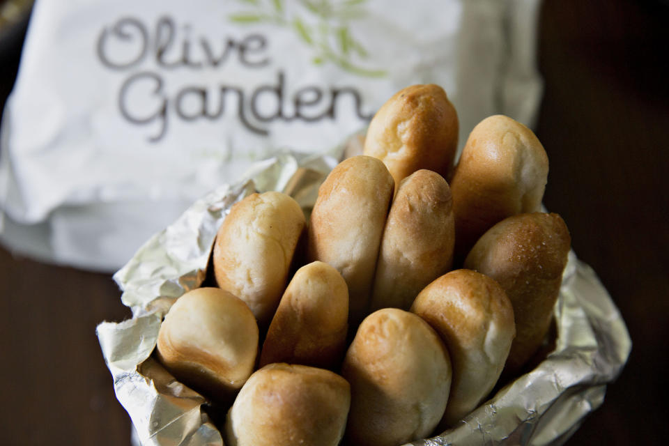 An order of breadsticks from a Darden Restaurants Inc. Olive Garden location. Photographer: Daniel Acker/Bloomberg via Getty Images