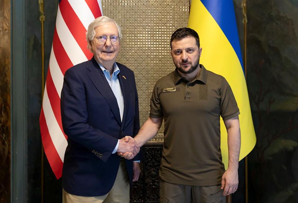 Mitch McConnell with Ukrainian president Volodymyr Zelensky (Ukrainian Presidential Press Office)