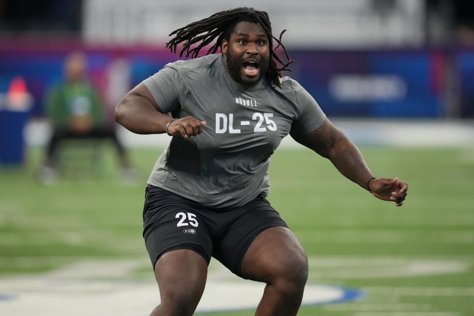 Feb 29, 2024; Indianapolis, IN, USA; Texas defensive lineman T’Vondre Sweat (DL25) works out during the 2024 NFL Combine at Lucas Oil Stadium. Mandatory Credit: Kirby Lee-USA TODAY Sports
