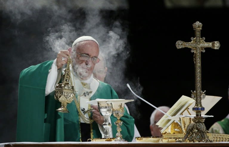 Pope Francis will make the short flight from New York in the morning, touching down in Philadelphia at 9:30 am (1330 GMT) before heading straight to mass at the Cathedral Basilica of Saints Peter and Paul