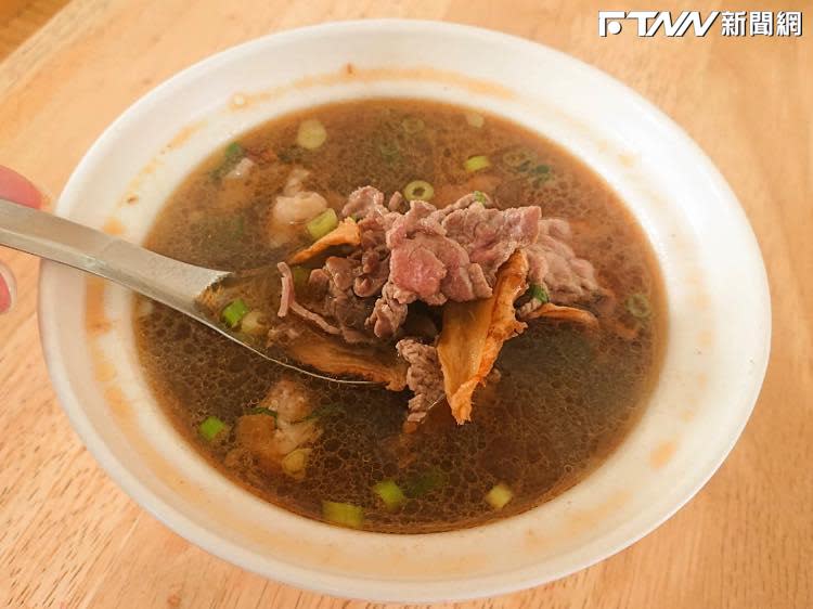 台南知名西羅牛肉麵，在地飄香20年，深受當地人的喜愛。（圖／西羅殿牛肉湯臉書）