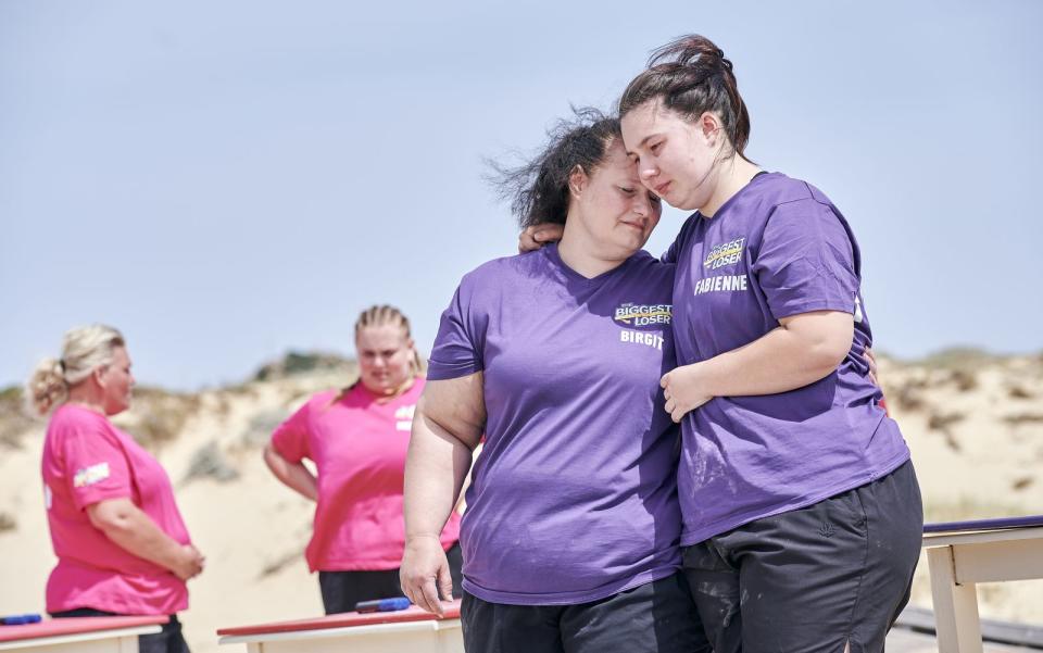 <p>Elternteil und Kind specken ab im Doppelpack - so schwebte es den Machern von "The Biggest Loser" für diesen Show-Ableger vor. Doch auf der Quoten-Waage wurden die "Family Power Couples" für zu leicht befunden. Die Marktanteile beim Gesamtpublikum krebsten mitunter bei mikroskopischen zwei Prozent durch den SAT.1-Hauptabend. (Bild: SAT.1 / Ben Pakalski)</p> 