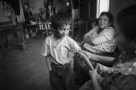 <p>Berta Navichoc, bonesetter, treats Pedro Sicay Mendoza’s broken arm, Santiago Atitlán, Guatemala. (Photograph by Fran Antmann) </p>