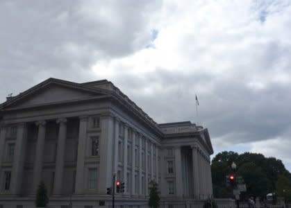 FILE PHOTO: The U.S. Treasury building is seen in Washington, September 29, 2008. REUTERS/Jim Bourg