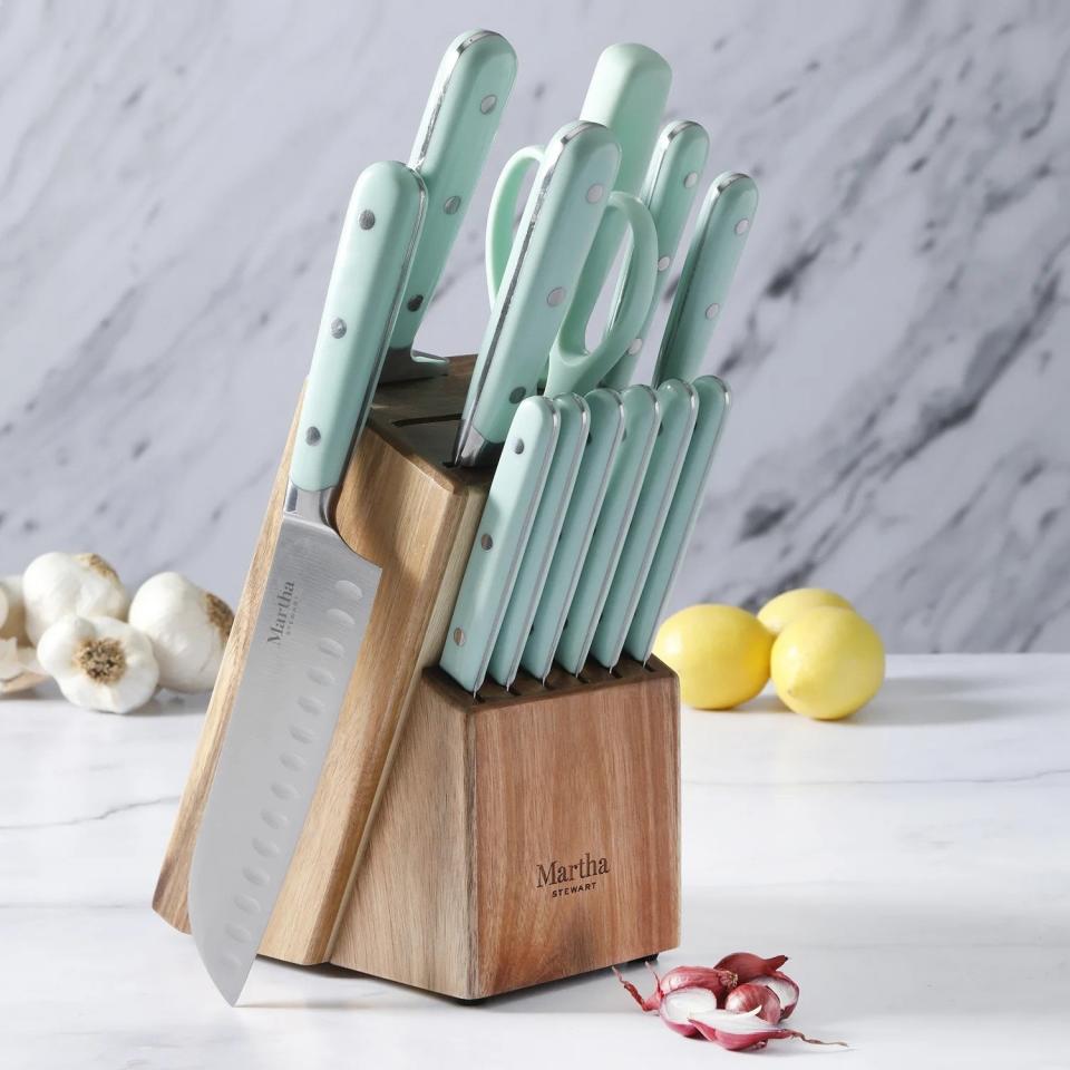 The knife set in mint green