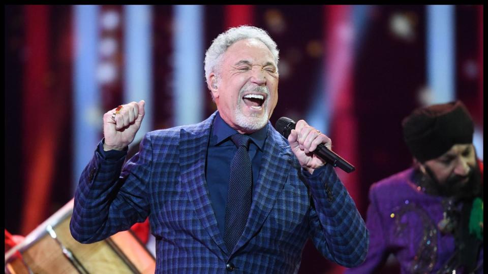 Sir Tom Jones ist krank - aber schon wieder auf dem Weg der Besserung. Foto: Andrew Parsons/Sunday Times