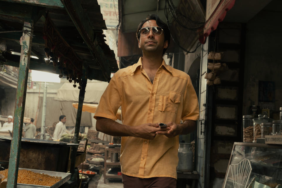 英國印度裔男星舒布罕薩拉夫飾演導遊帕布。（圖／Apple TV+）