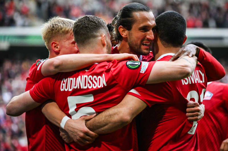 Lille's Yusuf Yazici (C) celebrates with teammates after scoring their side's first goal during the UEFA Europa Conference League soccer match between Lille OSC and Aston Villa at Pierre Mauroy Stadium. Matthieu Mirville/ZUMA Press Wire/dpa
