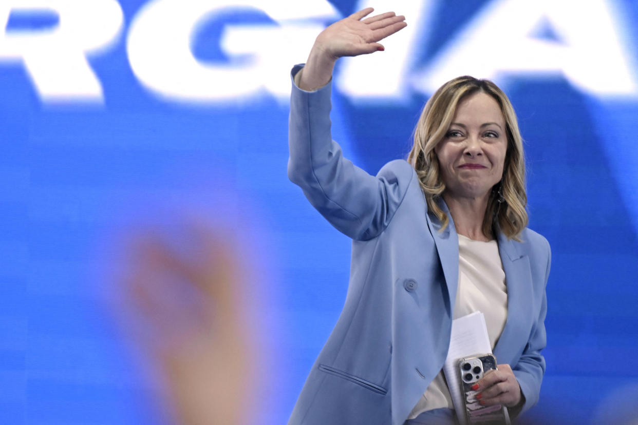 Giorgia Meloni, ici en campagne fin avril à Pescara pour les élections europénnes, aimerait faire l’union des droites au Parlement européen.