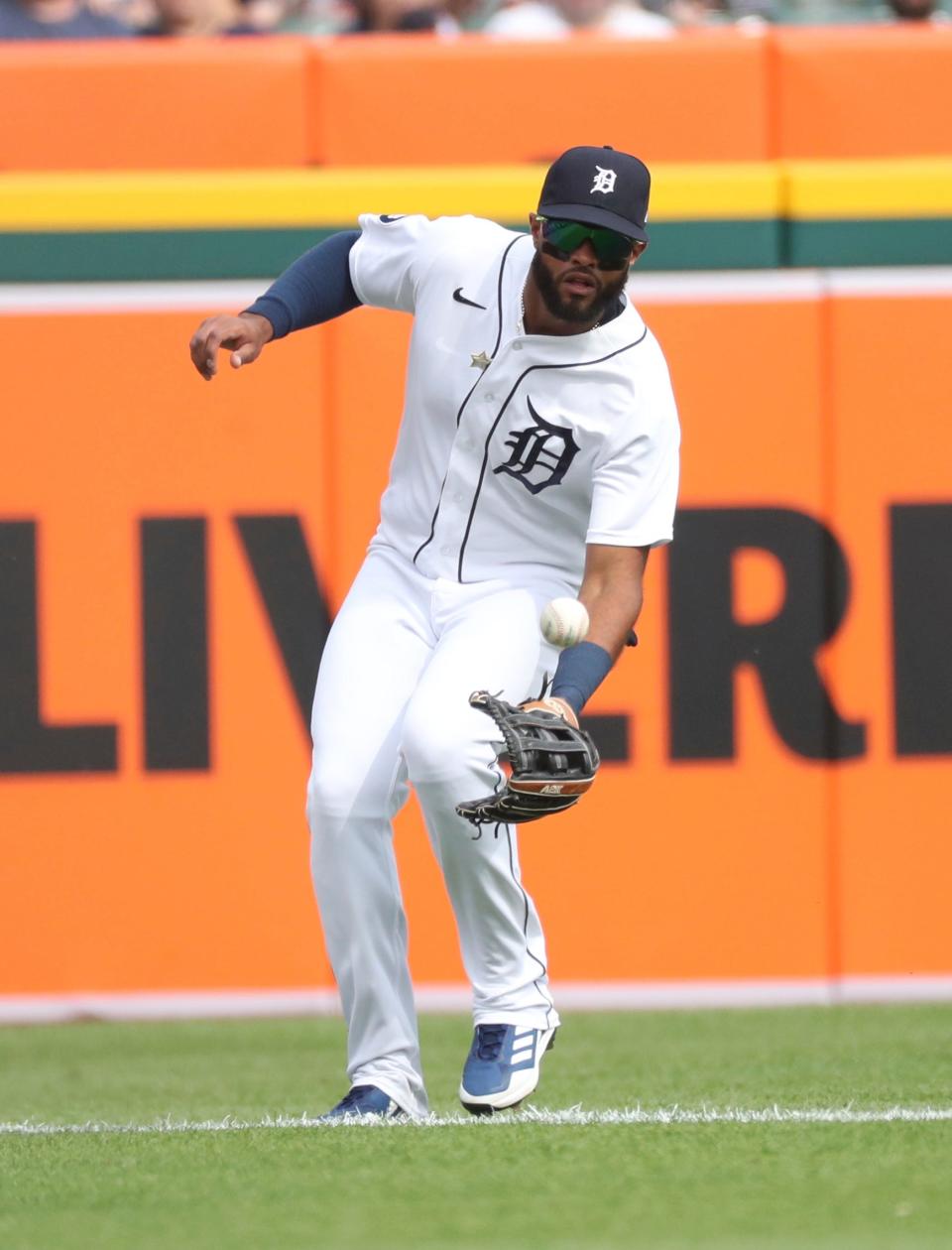 Tigers left fielder Willi Castro fields a ground ball hit by Blue Jays left fielder Raimel Tapia during the second inning on Saturday, June 11, 2022, at Comerica Park.