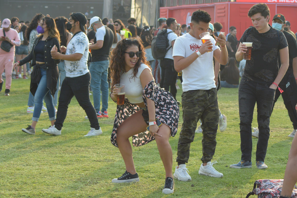 Si eres feminista ¿cómo te pueden gustar Bad Bunny y el reggaetón? | Foto Archivo: Coca-Cola Flow Fest 2021 en el Autódromo Hermanos Rodríguez. November 27, 2021, Ciudad de México. (Crédito Medios y Media/Getty Images)