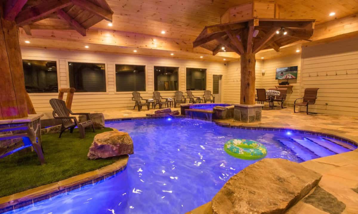 Secluded Mountain Lodge: The Pool