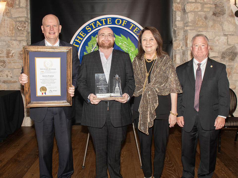 TBCJ Chairman Eric Nichols, Kyle Frasier (on behalf of Jennie Frasier), Texas First Lady Cecilia Abbott and TDCJ Executive Director (L-R), courtesy of the Texas Department of Criminal Justice