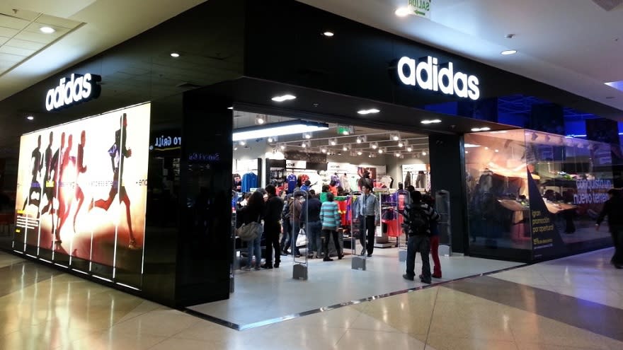 Por la inestabilidad económica argentina, Adidas