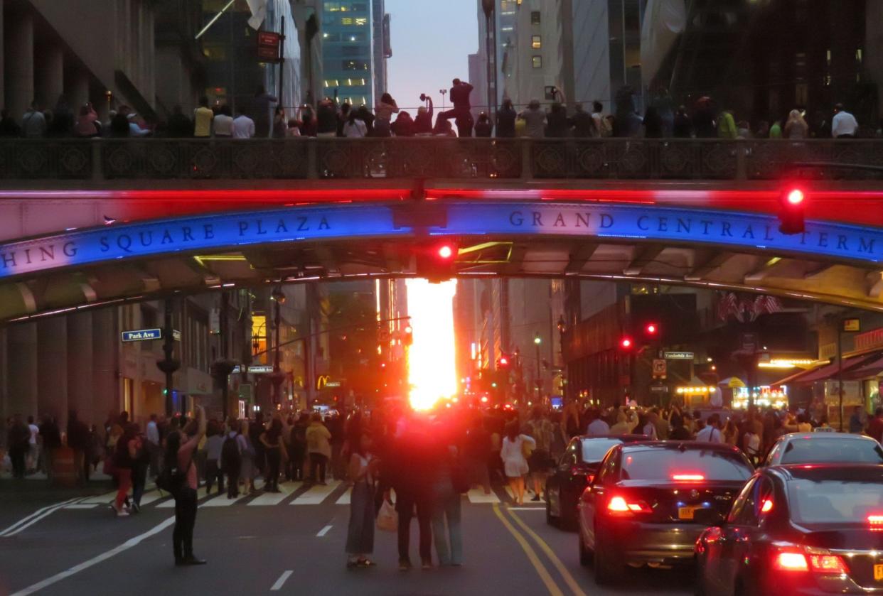 Thousands of New Yorkers took to the streets to photograph the phenomenon: Splash News