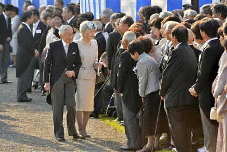 Japan's Emperor Akihito (L) and Empress Michiko greet guests during the annual autumn garden party at the Akasaka Palace imperial garden in Tokyo October 31, 2013. REUTERS/Kazuhiro Nogi/Pool