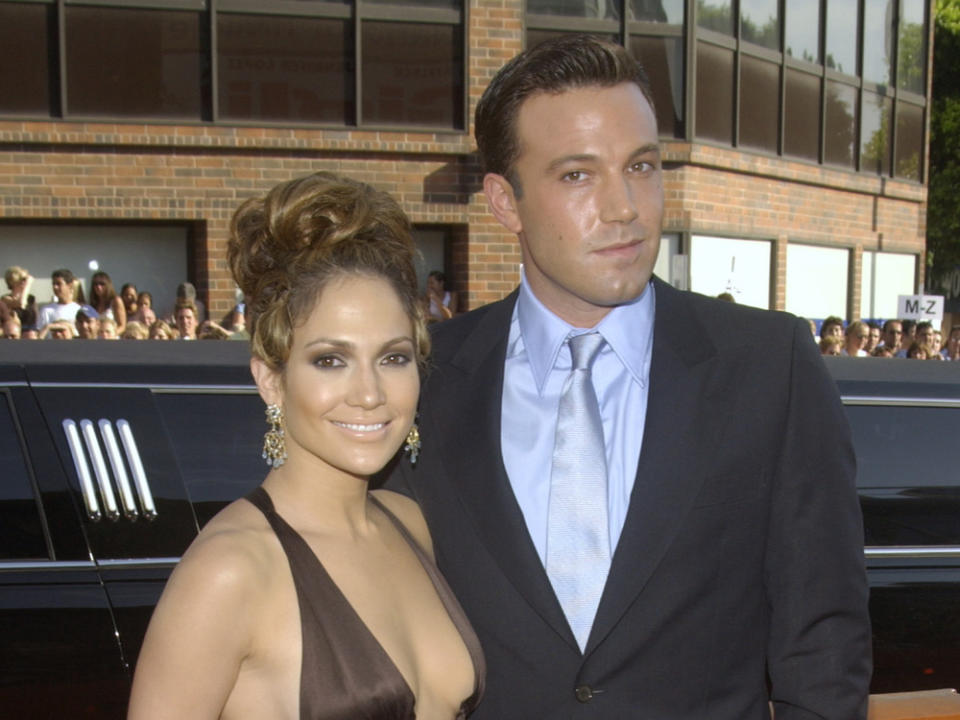 Jennifer Lopez und Ben Affleck waren von 2002 bis 2004 ein Paar - hier bei einer Premiere im Jahr 2003. (Bild: Shutterstock.com / Featureflash Photo Agency)