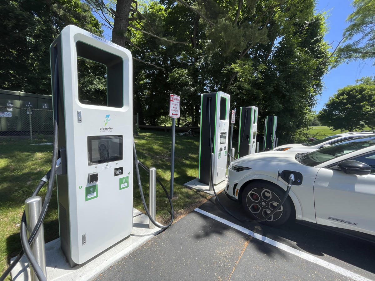 U.S. electric vehicle charging network is growing, but not fast enough