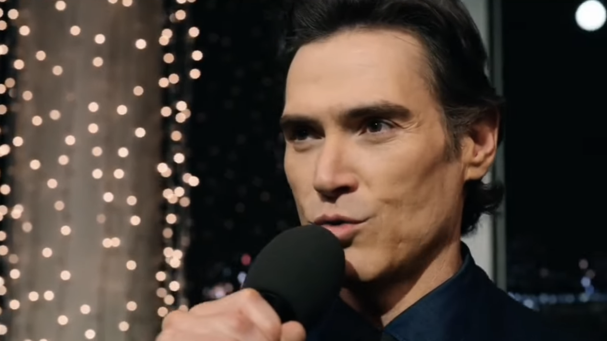  Billy Crudup singing in The Morning Show Season 1. 