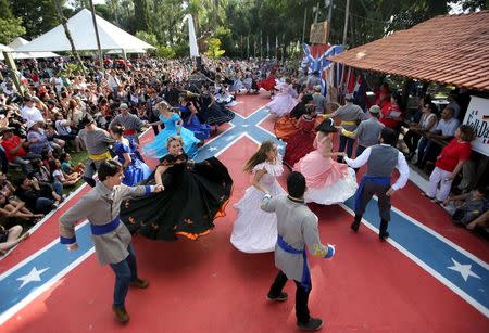 Descendants of American Southerners wearing Confederate-era dresses and uniforms dance during a party to celebrate the 150th anniversary of the end of the American Civil War in Santa Barbara D'Oeste, Brazil, April 26, 2015. REUTERS/Paulo Whitaker