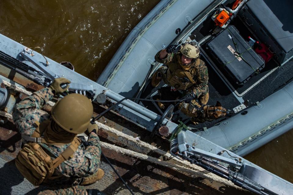 海軍證實美軍陸戰隊派員來台，將授我有關突擊舟、快艇滲透的作戰課程。   圖：翻攝自美軍陸戰隊臉書