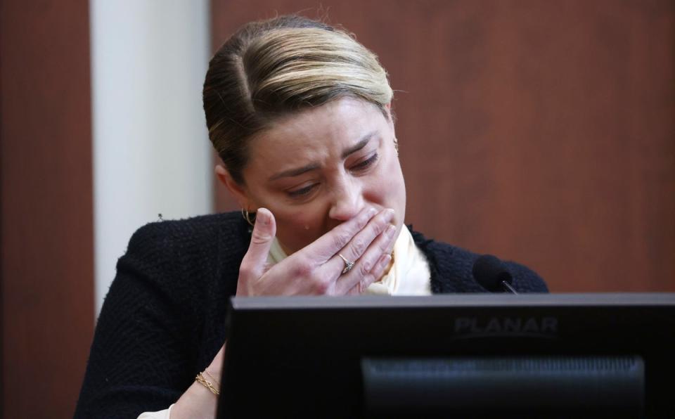 La actriz Amber Heard testificando en la corte el 5 de mayo de 2022 (AP)