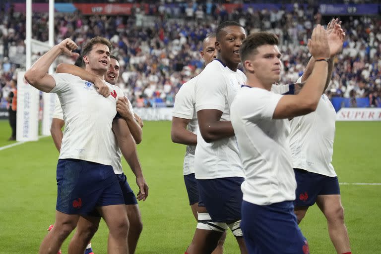 El festejo de los jugadores de Francia tras un partido inolvidable ante los All Blacks en la fecha 1