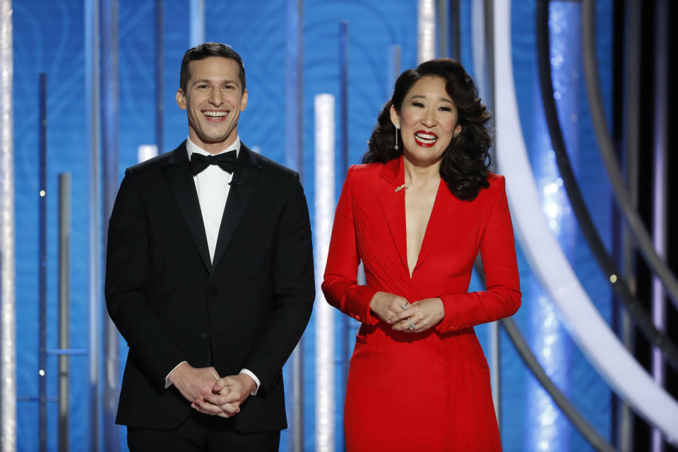 Andy Samberg and Sandra Oh at the 76th Golden Globe Awards. (Photo: Getty Images)