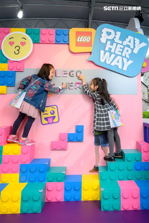 LEGO Play Her Way活動打造樂高攀岩區，讓喜愛戶外運動的孩子也能自在玩樂（圖／台灣樂高提供）